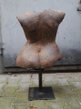 Ograbisz_Hanna_Torso_K_h_55cm_h_ze_stojakiem_75cm(Tył).jpg