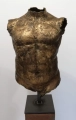 Ograbisz_Hanna_Torso_M golden v_h_79cm_h_ze_stojakiem_80cm_post140F.jpg