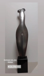 Roman Solski // Mona / aluminium, granit / h 102 cm