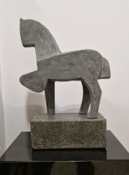 Roman Solski // Koń kubistyczny / aluminium / granit / h 45 cm