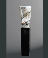 Mazurek // Akt_marmur_czarny_dąb_h-175cm